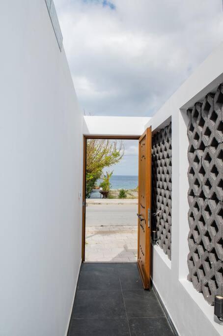 Sunwaves Beach Studio II Ialysos  Exterior photo